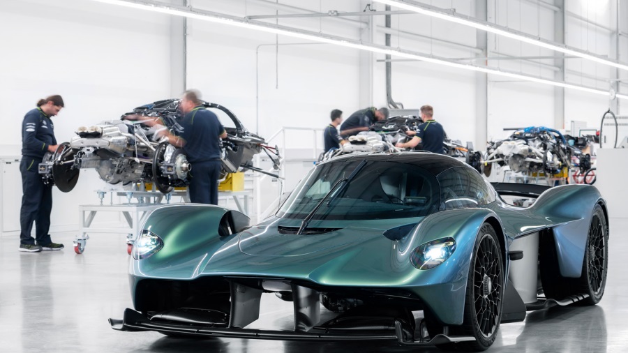 Aston-Martin-Valkyrie-900